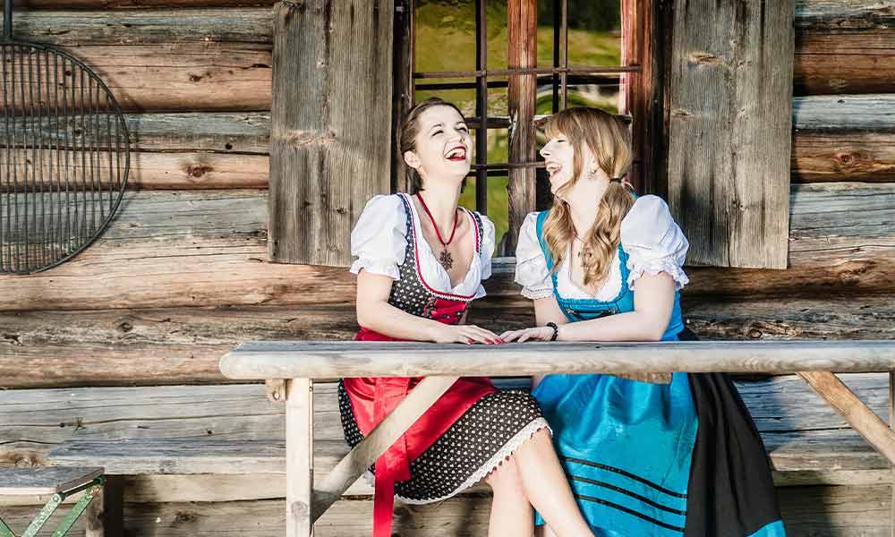 Лимитированные швейцарские часы HANOWA SPECIALS с вышитыми цветными ремнями и декором в национальных традициях Швейцарии.
