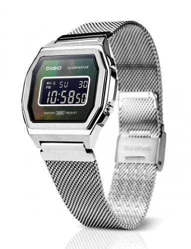 Серебристый миланский браслет часов CASIO A1000M-1BEF выполнен из нержавеющей стали с регулируемой застежкой.