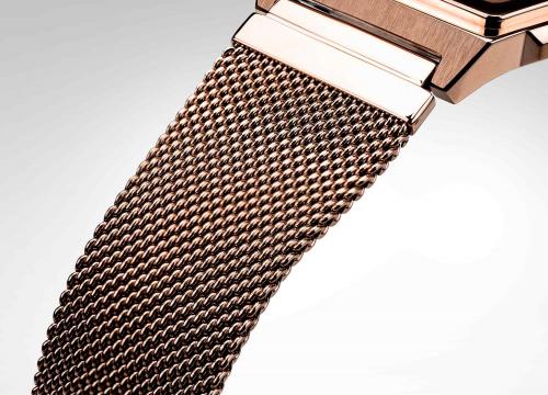 Миланский IP rose gold браслет винтажных фэшн часов CASIO A1000MPG-9EF из гладкого фактурного полотна с тонким плетением.