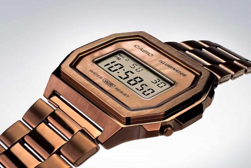 Жидкокристаллический дисплей ретро часов CASIO A1000RG-5EF защищен минеральным стеклом, устойчивым к царапинам.