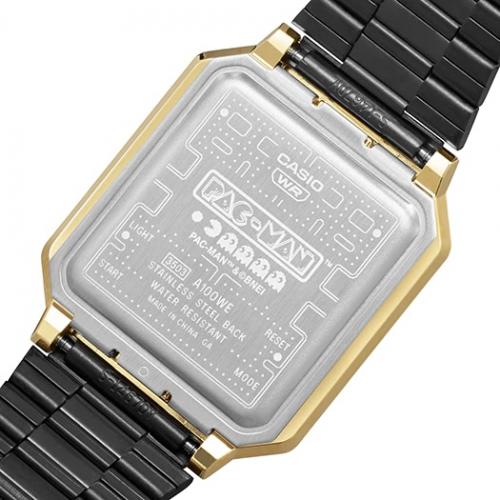 На задней крышке корпуса олдскульных часов CASIO A100WEPC-1BER выгравирована оригинальная игровая графика Pac-Man.