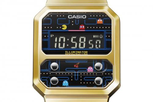 Циферблат эксклюзивных часов CASIO A100WEPC-1BER точно воспроизводит экран с лабиринтом и героями игры Pac-Man.