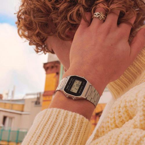 Цифровые часы CASIO VINTAGE A158WEA-1EF являются типичным представителем популярного сегодня стиля – унисекс. 