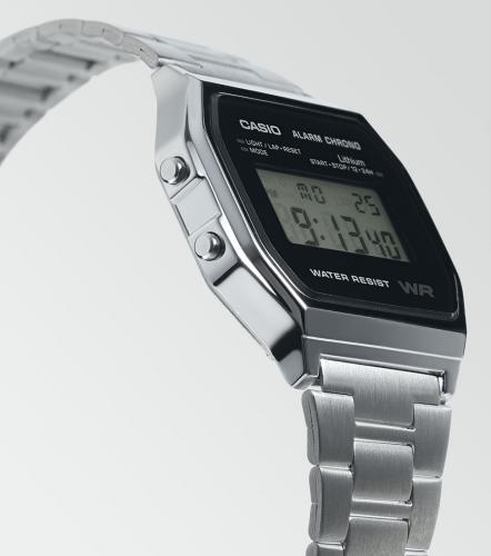 Прямоугольный корпус часов CASIO VINTAGE A158WEA-1EF выполнен из полимерного пластика с серебристым покрытием.