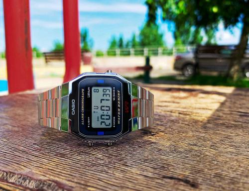 Электронные часы VINTAGE A163WA-1QES на металлическом ремешке делают образ оригинальным и запоминающимся.