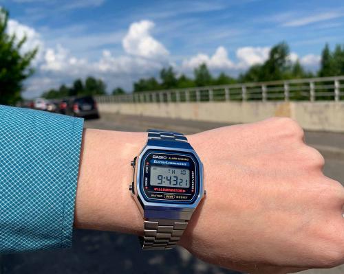 Тонкий корпус серебристых винтажных часов VINTAGE A168WA-1YES делает ваш образ оригинальным и запоминающимся.