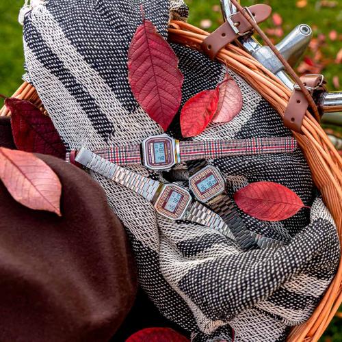 Серия ретро часов CASIO A168 Houndstooth Pattern представлена моделями: A168WEFL-5AEF, A168WEF-5AEF и A168WEFB-5AEF.