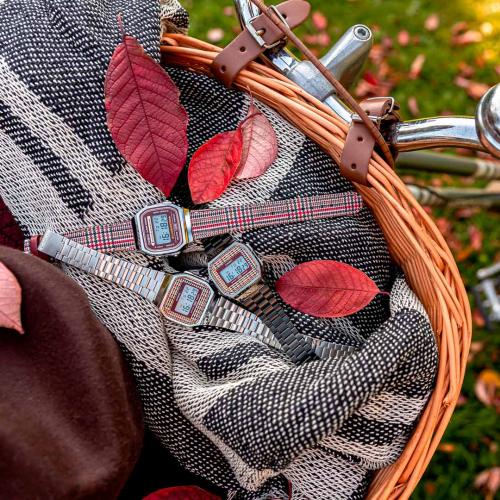 Серия ретро часов CASIO A168 Houndstooth Pattern представлена моделями: A168WEFL-5AEF, A168WEF-5AEF и A168WEFB-5AEF.