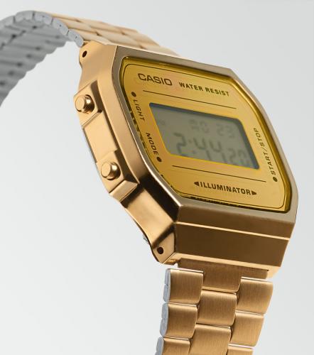 Контрастный монохромный дисплей винтажных часов CASIO VINTAGE A168WEGM-9EF защищен легким акриловым стеклом.