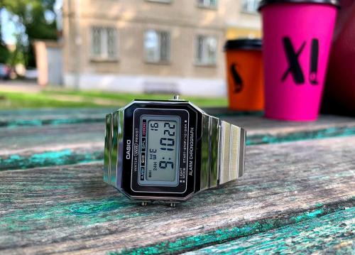 С винтажными часами CASIO A700WE-1AEF можно совершить путешествие во времени или же перенести прошлое в современность.