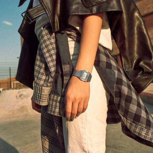 Ретро часы CASIO VINTAGE A700WEM-7AEF выделяют своего владельца из толпы, словно намекая на его эксцентричность.