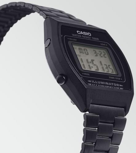 Контрастный монохромный дисплей винтажных часов CASIO VINTAGE B640WB-1AEF защищен легким акриловым стеклом.