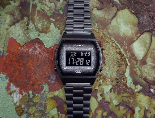 Оригинальный ретро стиль часов CASIO B640WBG-1BEF сочетает романтические и брутальные элементы времени.
