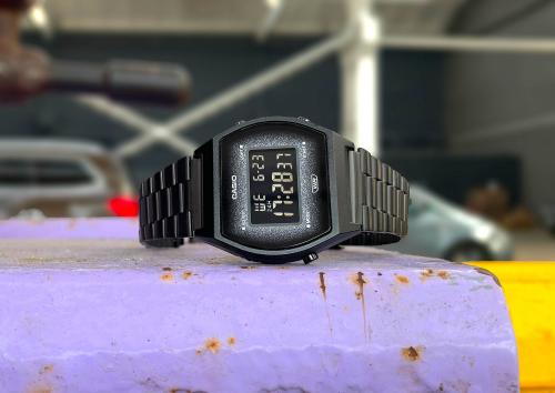 Черные винтажные фэшн часы CASIO VINTAGE B640WBG-1BEF Black Glitter - свидетели и судьи творений долгих лет.