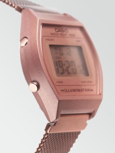 Контрастный монохромный дисплей винтажных часов CASIO VINTAGE B640WC-5AEF защищен легким акриловым стеклом.