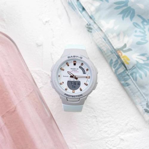 Bluetooth® позволяет подключать фитнес-часы CASIO BABY-G BSA-B100MC-8AER к смартфону для доступа ко многим функциям.