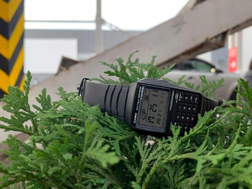 Срок службы элемента питания винтажных часов CASIO DBC-32-1AES около 10 лет, что позволяет сохранять и беречь природу.