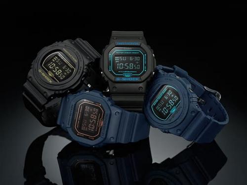Серия матовых часов CASIO G-SHOCK «Matte Black&Blue» представлена моделями DW-5600 и DW-5700 с инверсной индикацией.