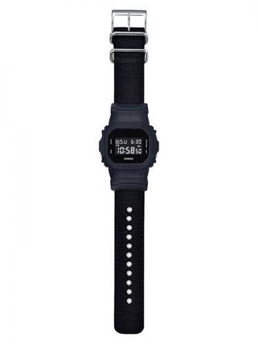 Черный ремешок Cordura часов DW-5600BBN-1ER выполнен из нейлоновой ткани с водоотталкивающей пропиткой.