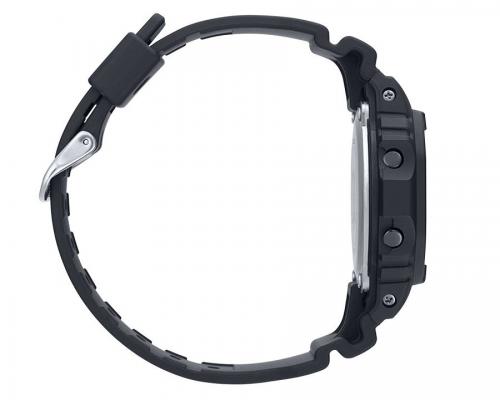 Круглые металлические кнопки цифровых часов G-SHOCK DW-5600DAILY21-1ER Daily Paper получили черное ионное покрытие.