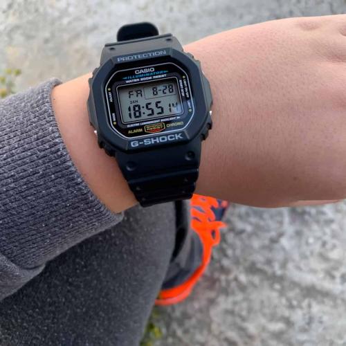Противоударные часы CASIO G-SHOCK DW-5600E-1VER - самый популярный Джи Шок!