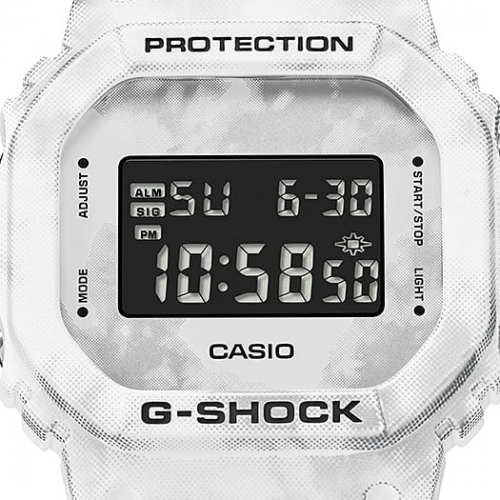 Инверсная индикация ударопрочных часов G-SHOCK DW-5600GC-7ER способствует легкому считыванию информации.