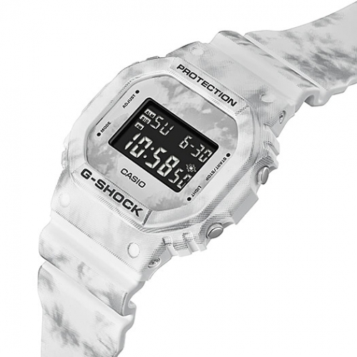 Преимуществом кварцевых часов CASIO G-SHOCK DW-5600GC-7ER «Frozen Forest» является небольшая толщина корпуса.