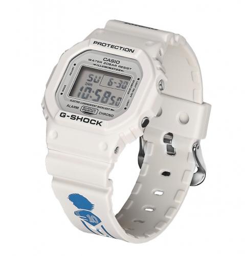 Часы G-SHOCK DW-5600MWCT-7ER наследуют оригинальную квадратную форму корпуса культового G-Shock DW5000.