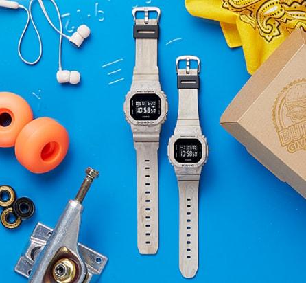 Имиджевое фото парных бежевых часов CASIO: мужские G-SHOCK DW-5600WM-5ER и женские BABY-G BGD-560WM-5ER.