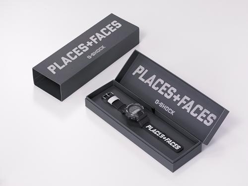 Часы DW-6900PF-1ER «PLACES+FACES» комплектуются черной эксклюзивной коробкой с логотипами брендов.