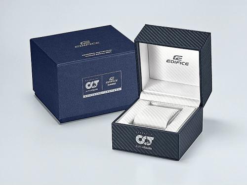 Часы CASIO ECB-10AT-1AER поставляются в эксклюзивной упаковке с логотипами сотрудничества EDIFICE и Scuderia AlphaTauri.
