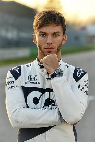 Французский гонщик Пьер Гасли команды Scuderia AlphaTauri F1 выиграл свое первое Гран-При «Формула-1» в Италии 2020 г.