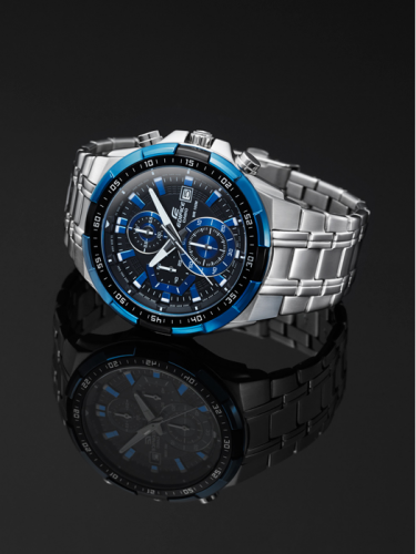 Стальные спортивные часы EDIFICE EFR-539D-1A2VUEF с безелем, покрытым по технологии ионного напыления черного и синего цветов.