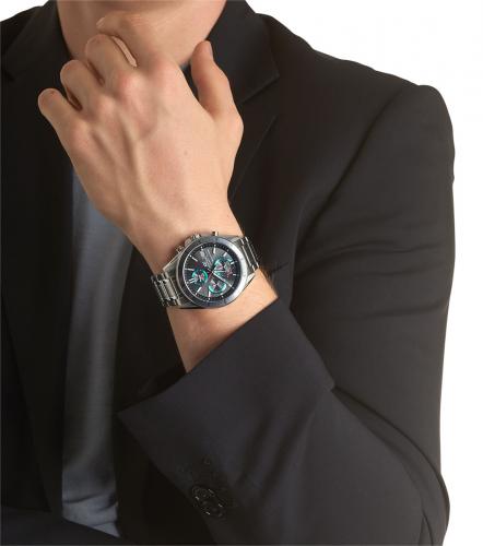 Основная направленность спортивных часов CASIO EDIFICE EFS-S510D-1BVUEF - комбинация ярких красок и их контрасты.