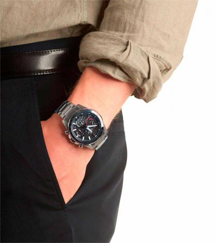 Универсальные спортивные часы CASIO EDIFICE EFS-S580D-1AVUEF - основа делового, повседневного и свободного стиля. 