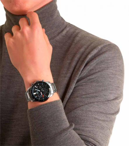 С многофункциональным спортивным хронографом EDIFICE EFS-S580DB-1AVUEF престижно работать и путешествовать.