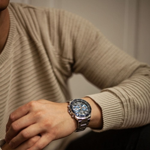 Хронограф EDIFICE EFS-S600D-1A2VUEF оснащен технологией солнечного питания и индикатором уровня заряда аккумулятора.