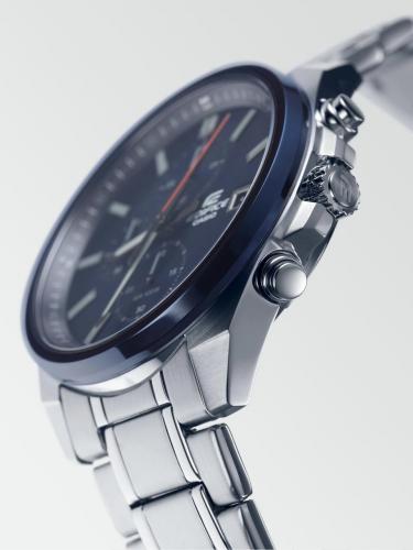 Стальные кэжуал часы EDIFICE EFV-610DB-2AVUEF с безелем, покрытым по технологии ионного напыления синего цвета.