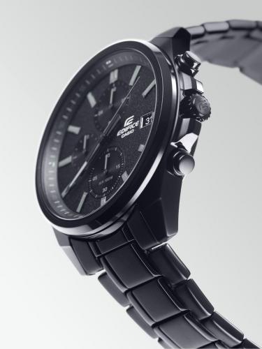 Стальные кэжуал часы EDIFICE EFV-610DC-1AVUEF на браслете покрыты по технологии ионного напыления черного цвета.