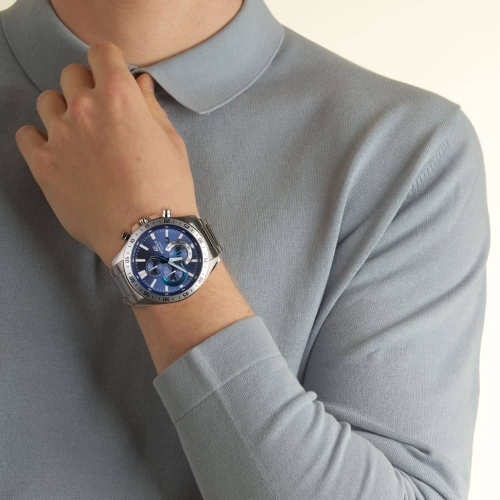 C синим циферблатом Edifice EFV-620D-2AVUEF - цвет моря и вселенной, цвет неба и мечты, что бывает самой сокровенной.