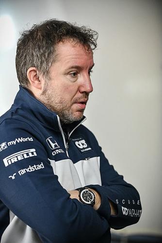 Молодой и энергичный дух команды Scuderia AlphaTauri имеют много общего с концепцией EDIFICE «Скорость и интеллект».