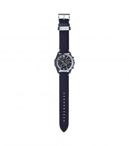 Часы EDIFICE EQB-1000AT-1AER с сапфировым стеклом выполнены в официальных синих цветах команды Scuderia AlphaTauri F1.