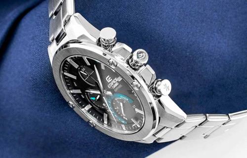 Тонкий корпус и браслет часов CASIO EDIFICE EQB-1000D-1AER выполнены из прочной нержавеющей стали.