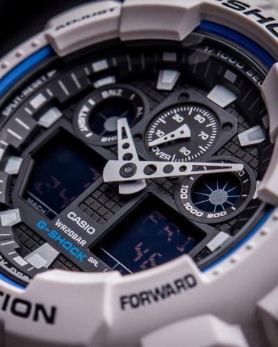 Индикатор в верхней части циферблата часов CASIO GA-100B-7AER отображает среднюю скорость движения на заданной дистанции.