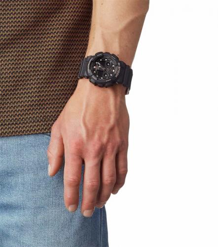 Акценты Rose Gold на крупных часах GA-100GBX-1A4ER достаточно приглушенные, что делает их в меру претенциозными.