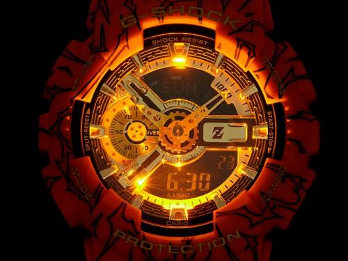 Светодиодная подсветка G-Shock GA-110JDB-1A4ER включается автоматически при повороте часов к лицу.