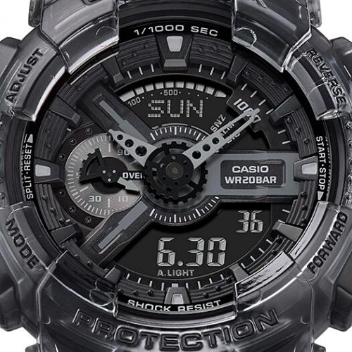 Инверсная индикация и фигурные стрелки часов G-SHOCK GA-110SKE-8AER позволяют легко считывать информацию.