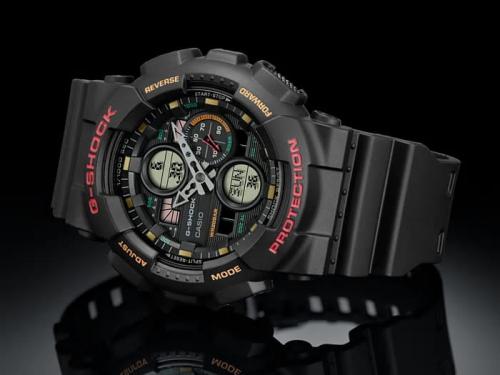 Большой корпус удачно гармонирует с крупными рифлеными кнопками часов CASIO G-SHOCK GA-140-1A4ER.