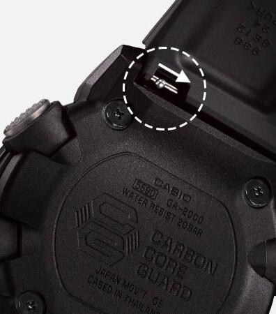 Полимерный ремешок часов G-SHOCK GA-2000-1A9ER легко заменяется благодаря встроенному ползунковому рычагу.