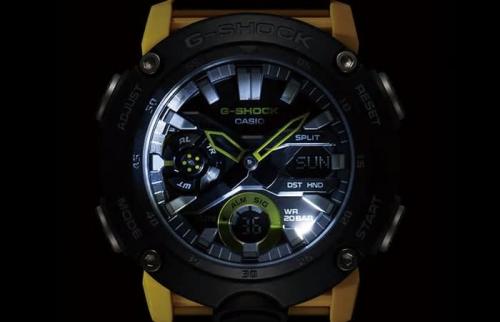 Подсветка циферблата часов CASIO G-SHOCK GA-2000-1A9ER осуществляется с помощью яркого светодиода.